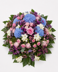 Blomsteropsats i blå, rosa og lilla nuancer