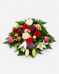 Bårebuket med hvide liljer og farverige blomster
