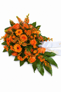 Blomsteropsats i varme orange og gule nuancer